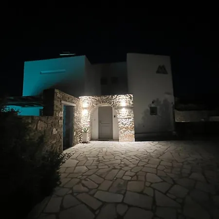 Luxurious Villa Oasis In Paros Βίλα *